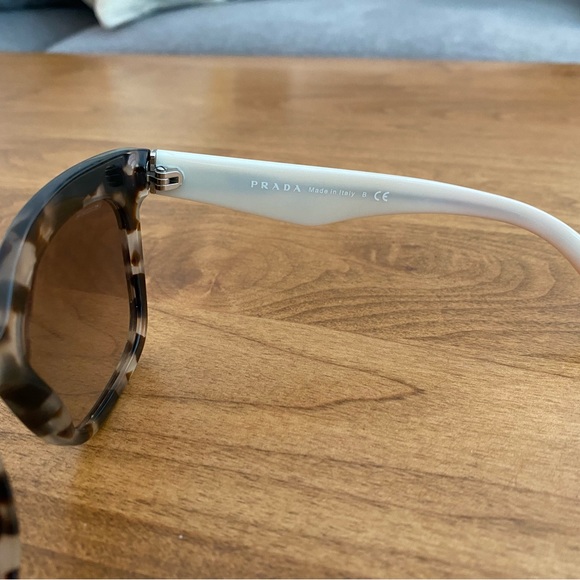 Prada tortoise shell sunglasses - Picture 4 of 9